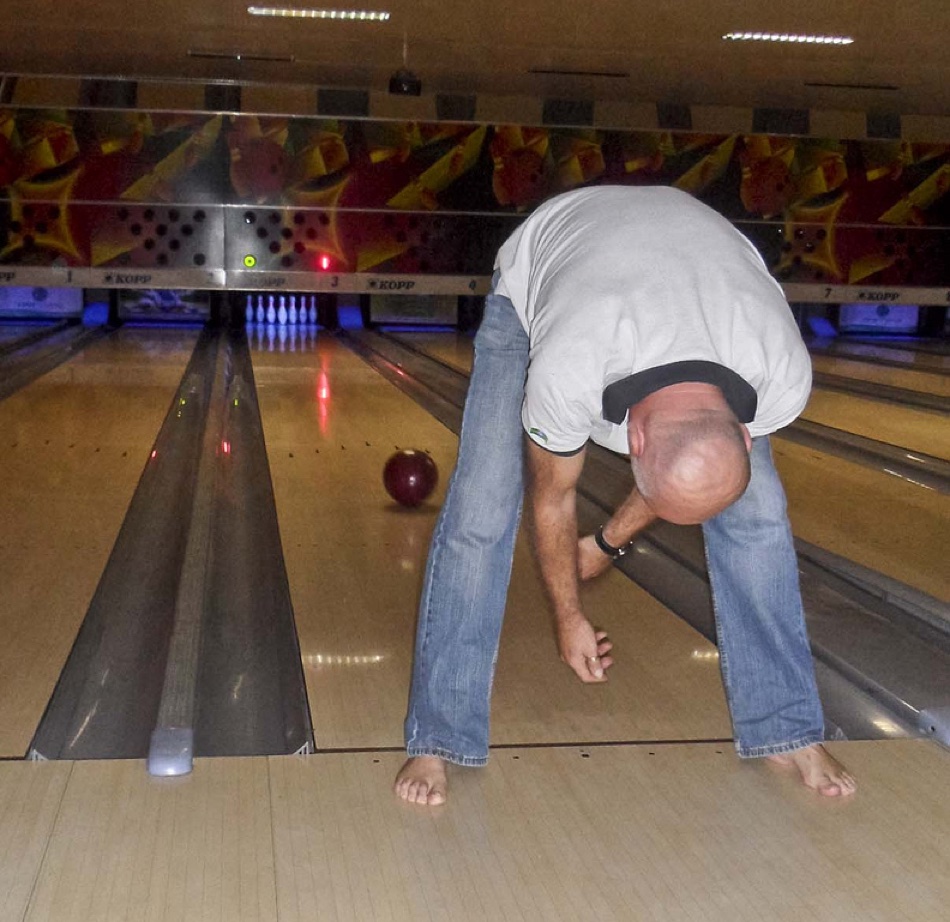 Barefoot bowling